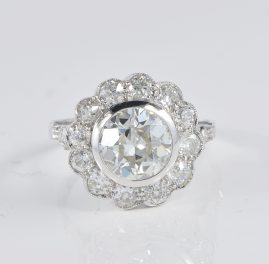 MAGNIFICENT VINTAGE LARGE DIAMOND CLUSTER RING!