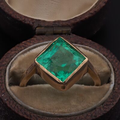 Victorian 3.60 Ct Natural Colombian Emerald 18 KT Solitaire Ring