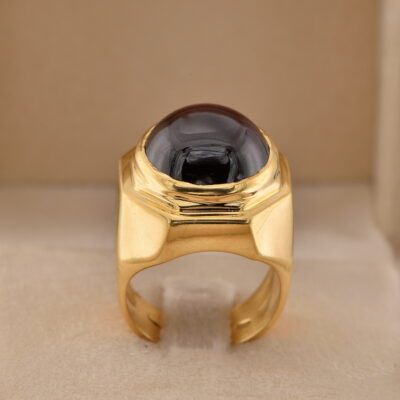 Large Pyrope Garnet – 70’s Spotlight – 18 Kt ring-SOLD!